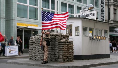 Sprachaufenthalt Deutschland, Berlin, Charlie Checkpoint