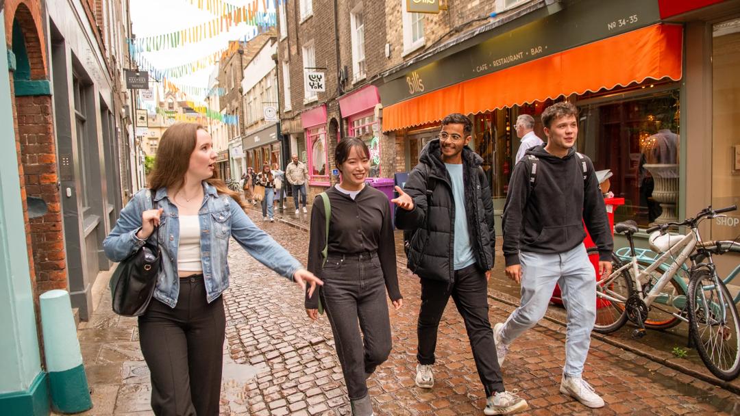 Séjour linguistique Angleterre, Cambridge, St Giles Cambridge, Étudiants