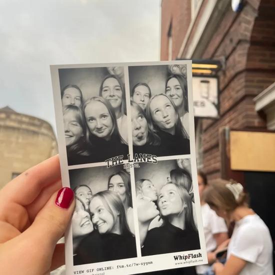Séjour linguistique, Expériences, Bristol, Polaroids
