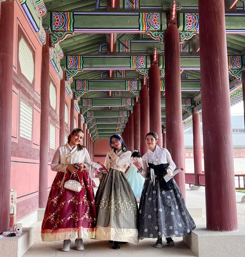 Sprachaufenthalt Südkorea, Lexis Korea Seoul Gangnam, Freizeit Hanbok koreanische Tracht