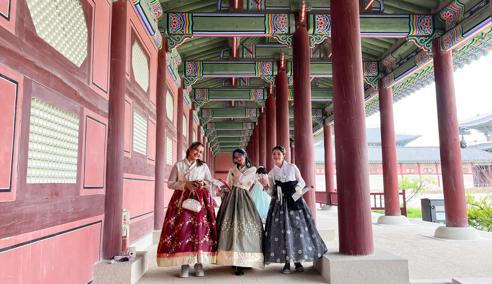 Sprachaufenthalt Südkorea, Lexis Korea Seoul Hongdae, Freizeit Hanbok koreanische Tracht