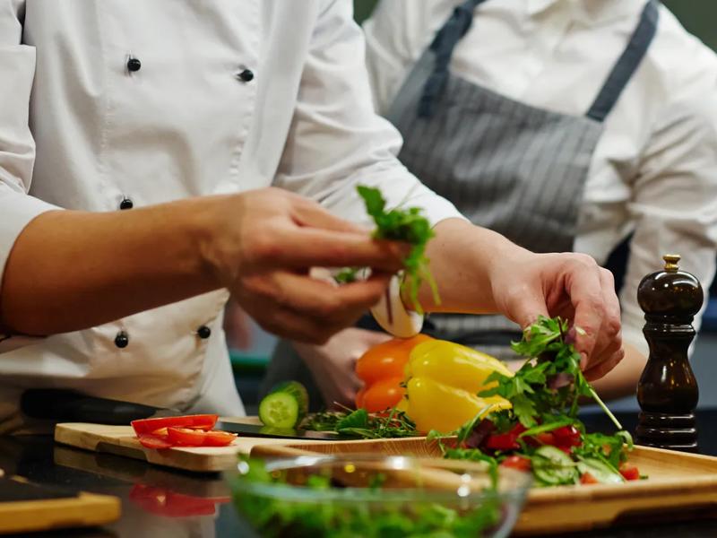 Séjour linguistique France, Antibes, Cours de cuisine au Provencal Papillon