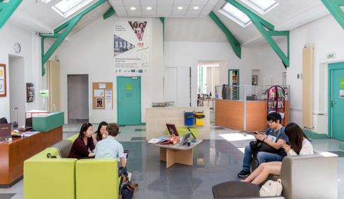 Séjour linguistique France, Institut de Touraine Tours, Salle de séjour