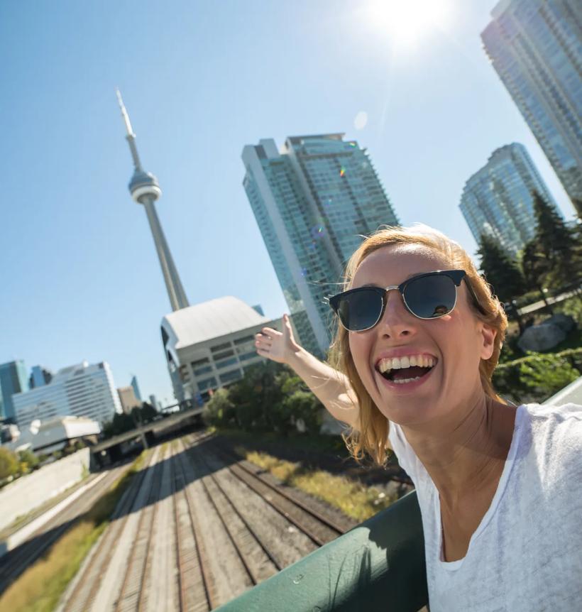 Sprachaufenthalt Kanada, Toronto, Frau Sightseeing Selfie