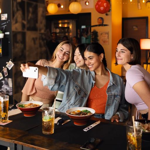 Séjour linguistique, Japon, Tokyo, Dîner amis selfie