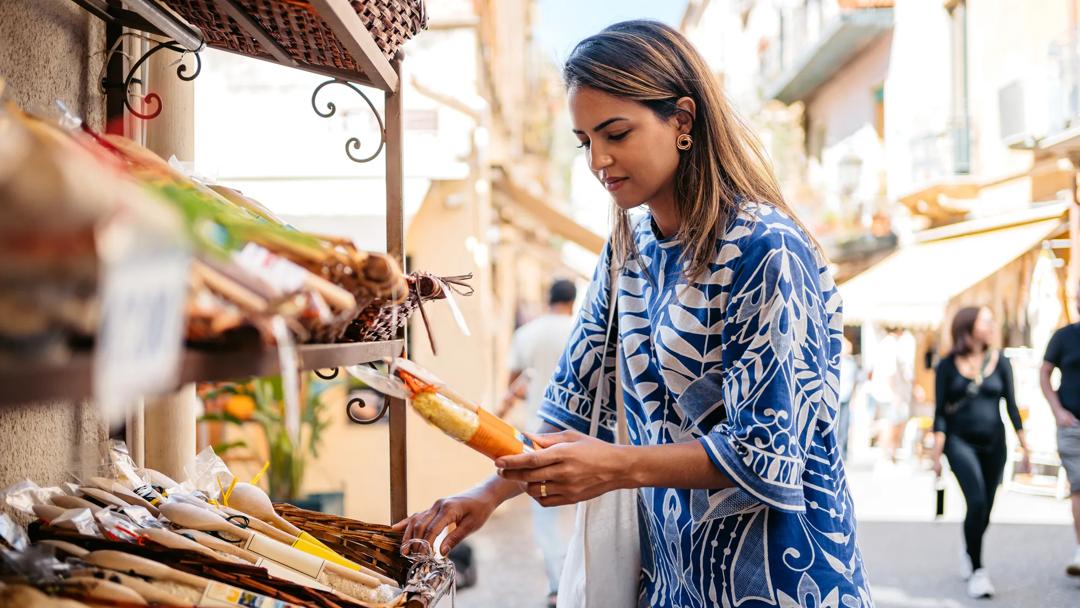 Sprachaufenthalt Italien, Frau am Markt