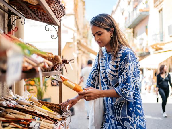 Sprachaufenthalt Italien, Frau am Markt