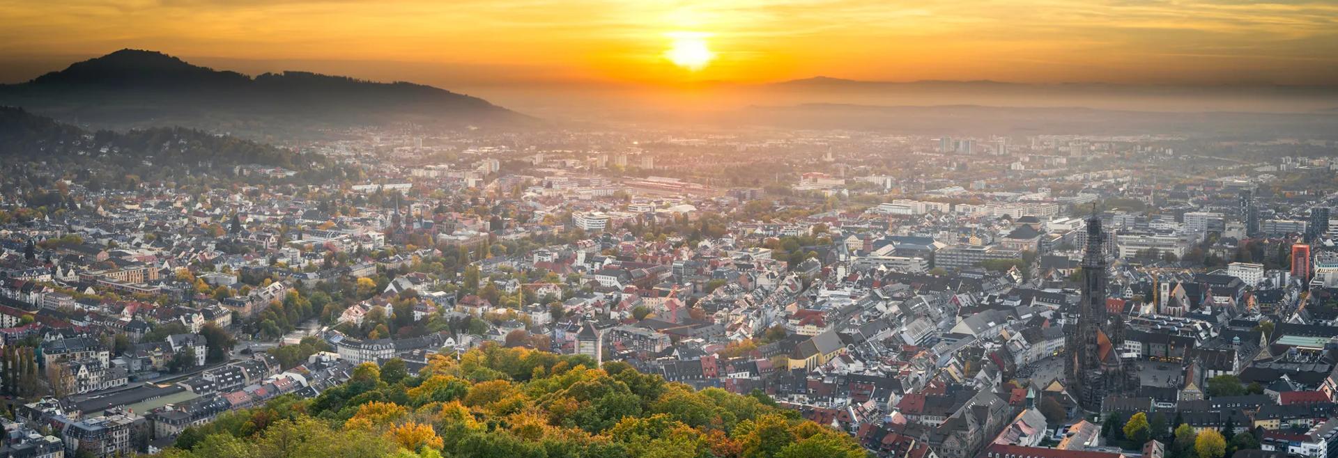 Sprachaufenthalt Deutschland, Freiburg im Breisgau, Sonnenuntergang vom Schlossberg