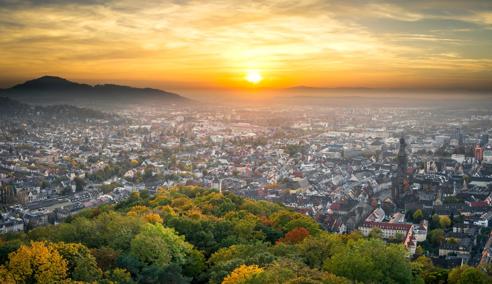 Sprachaufenthalt Deutschland, Freiburg im Breisgau, Sonnenuntergang vom Schlossberg