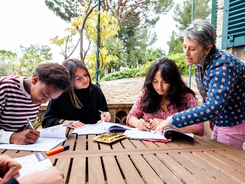 Séjour linguistique France, Centre International d'Antibes, Leçons