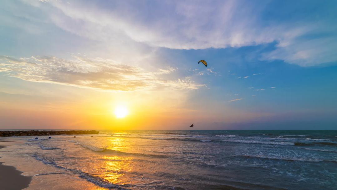 Sprachaufenthalt, Kolumbien, Cartagena, Sonnenuntergang Meer Kitesurfing